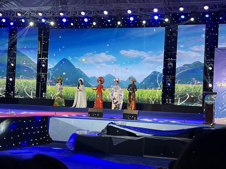 41.Hội viên Phụ nữ tham gia Cuộc thi áo dài online tại tỉnh Đồng Nai .jpg