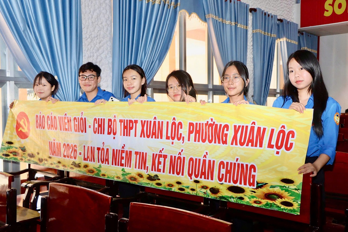 'A group of people holding a banner

AI-generated content may be incorrect.'