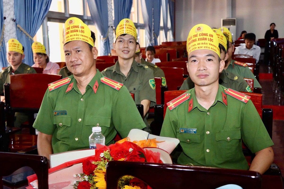 'A group of men in uniform

AI-generated content may be incorrect.'